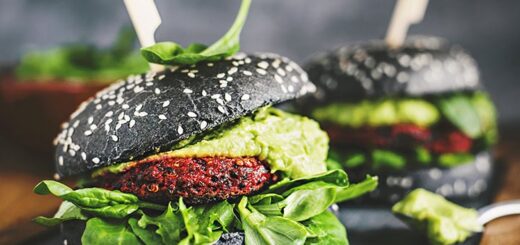Vegane Black Burger Buns mit Rote-Rüben-Patty | Rezept